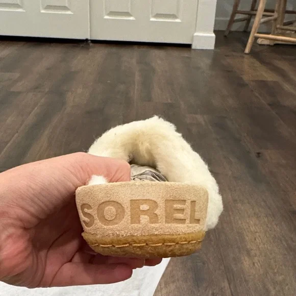 Sorel Youth Nakiska Slide II in Ceramic and Tan youth 4 or women 6 - Picture 4 of 7